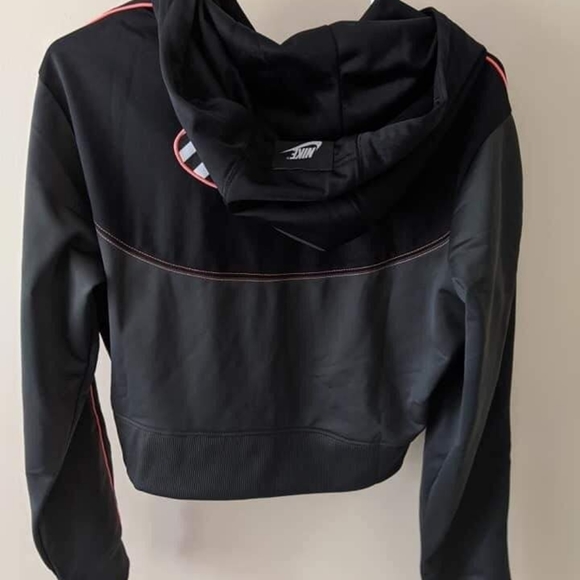 Nike suit - Picture 5 of 8